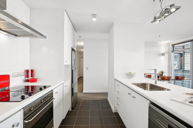 1J/164 The Terrace, Wellington Central, Wellington - Carousel 1