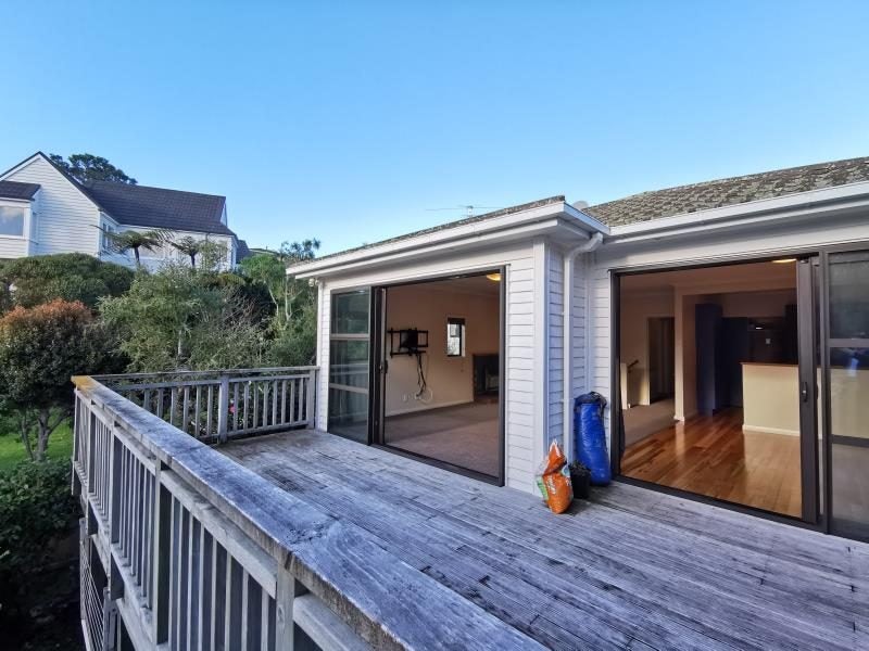 15 Ranui Crescent, Khandallah, Wellington - Carousel 1