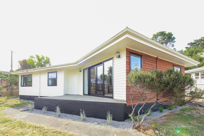 88 Catherine Crescent, Paparangi, Wellington - Carousel 1