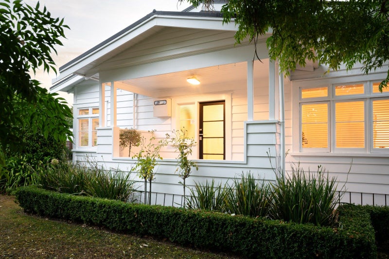 28 Bond Street, Hamilton East, Hamilton - Carousel 1