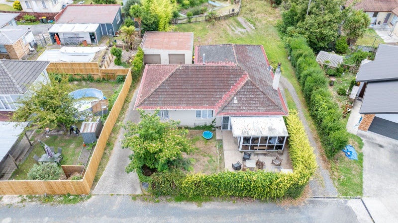 22 Normandy Avenue, Melville, Hamilton - Carousel 1