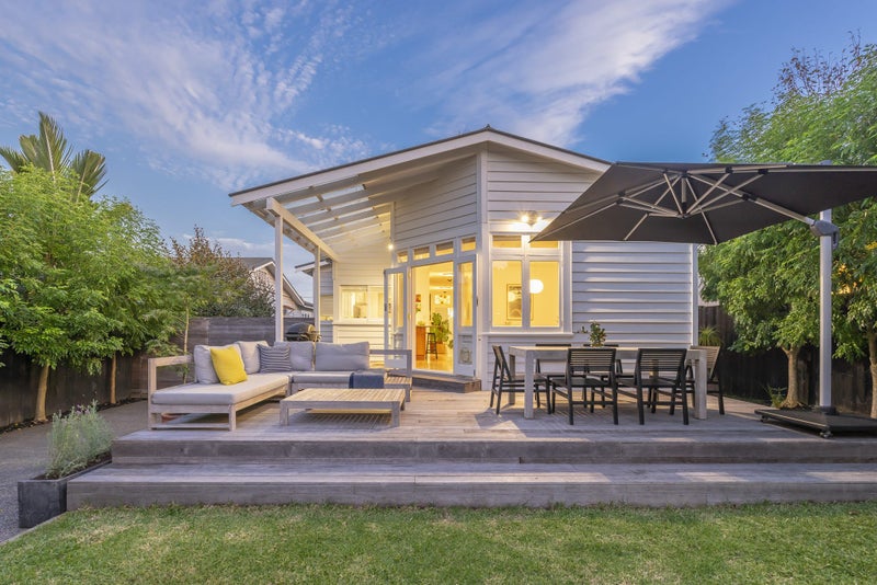 28 Buxton Street, Point Chevalier, Auckland - Carousel 1