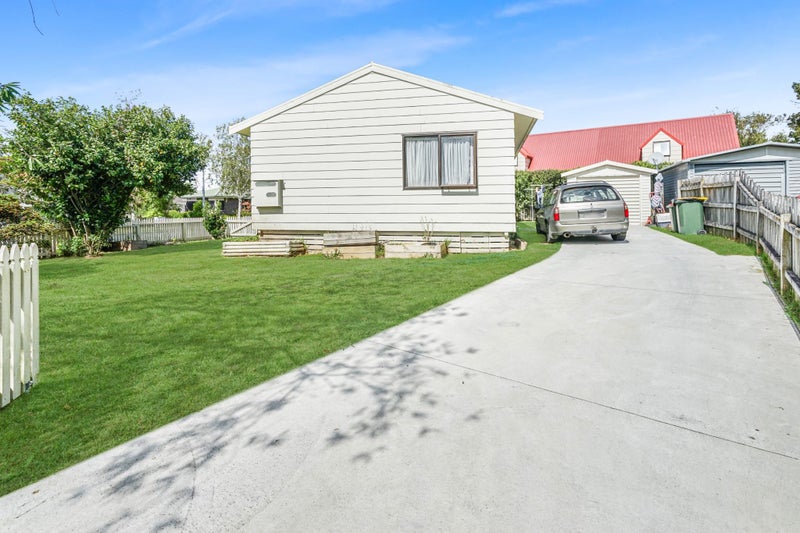 5 Garland Drive, St Andrews, Hamilton - Carousel 2