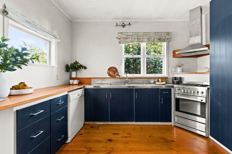 112 Davis Street, Saint Leonards, Hastings - Carousel 2