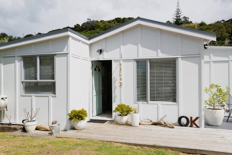 7 Lannan Road, Surfdale, Waiheke Island - Carousel 1