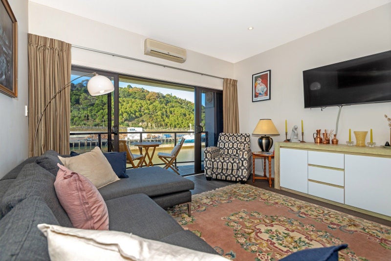 307/2 Reads QUAY, Giborne, Gisborne - Carousel 2