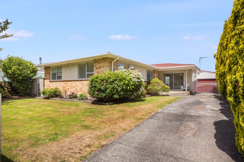 193 California Drive, Totara Park, Upper Hutt - Carousel 1
