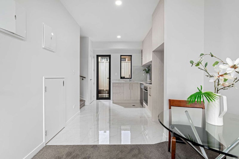 5/4 Glenhaven Place, Te Atatu Peninsula, Auckland - Carousel 2