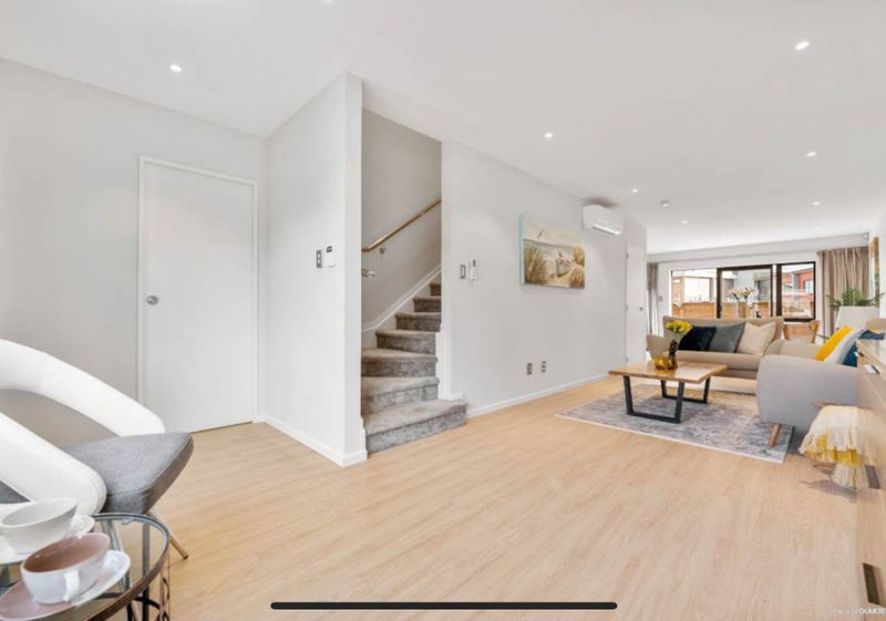 50 Bordeaux Parade, Te Atatu South, Auckland - Carousel 2