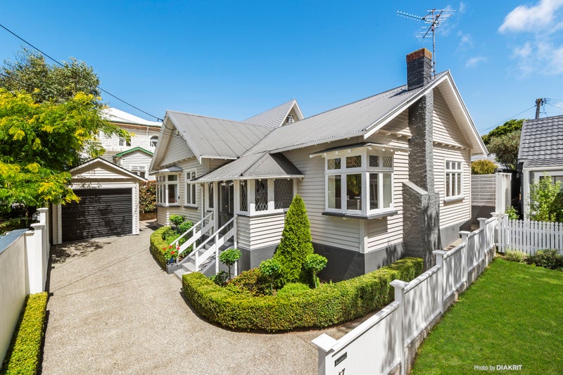 17 Aorangi Terrace, Thorndon, Wellington - Carousel 1