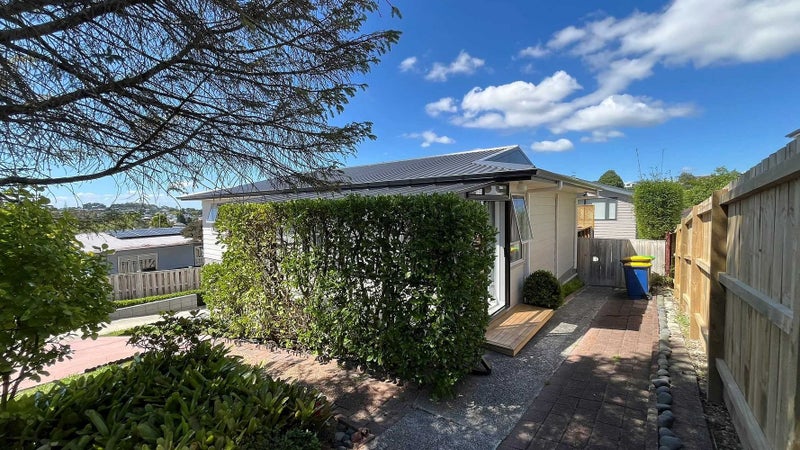 7 Lavery Place, Sunnynook, Auckland - Carousel 2