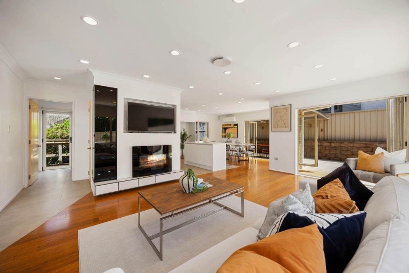 16A Botany Road, Howick, Auckland - Carousel 2