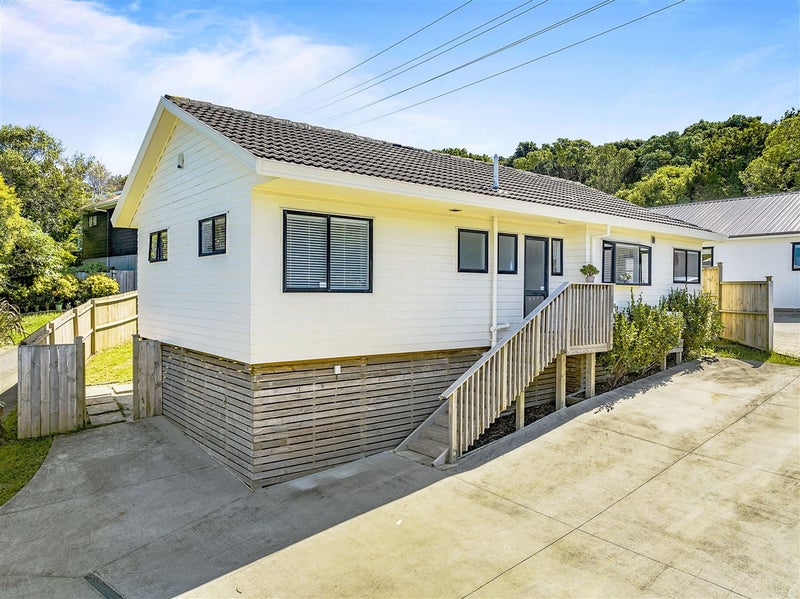 20A Atlantis Place, Totara Vale, Auckland - Carousel 1