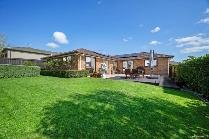 12 Henry Partington Place, Greenhithe, Auckland - Carousel 2