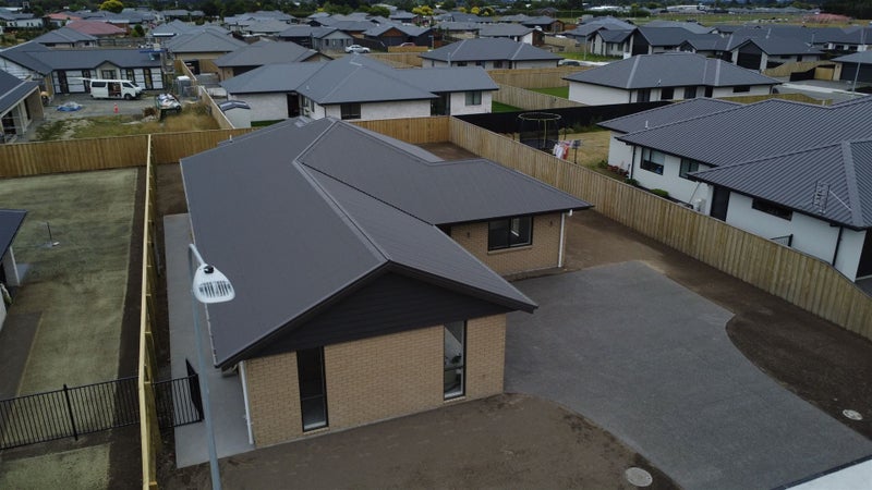 76 Hilton Drive, Amberley, Amberley - Carousel 2