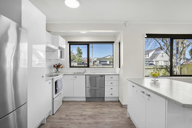 1/54 WHITES LINE WEST, Woburn, Lower Hutt - Carousel 2