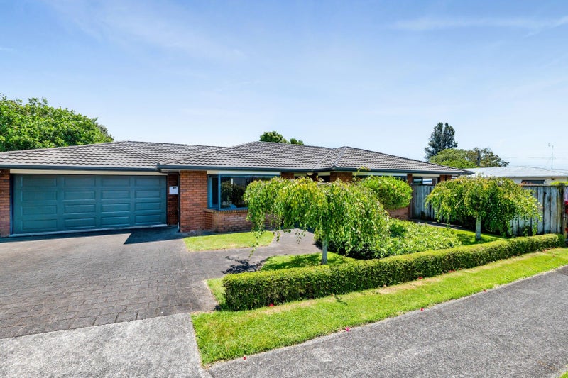 6 Kellyville Heights, Merrilands, New Plymouth - Carousel 1