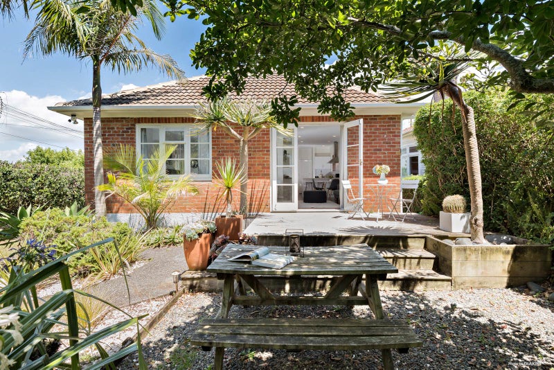 2 Moata Road, One Tree Hill, Auckland - Carousel 1