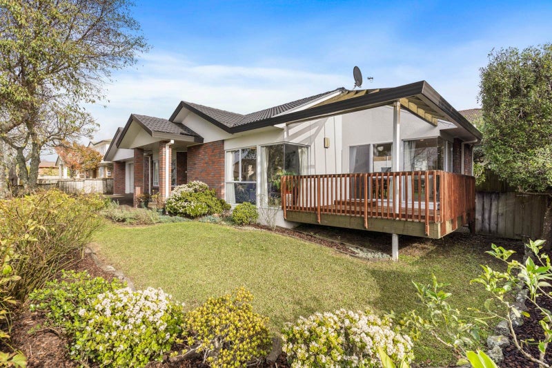 18 Whiting Grove, West Harbour, Auckland - Carousel 1