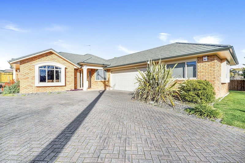 101 Dixon Road, Glenview, Hamilton - Carousel 1