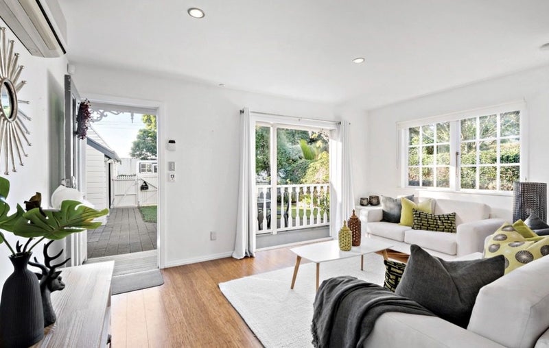 49 Roslyn Terrace, Stanley Point, Auckland - Carousel 2