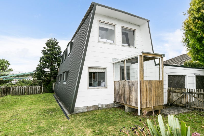 14 Pauline Way, Paparangi, Wellington - Carousel 1