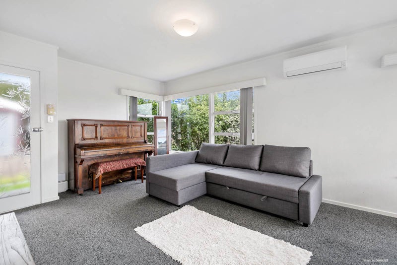 1/5 Wairau Road, Milford, Auckland - Carousel 2