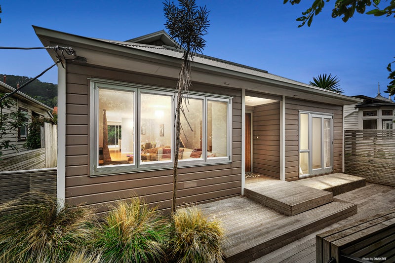 83 Brougham Street, Mount Victoria, Wellington - Carousel 1