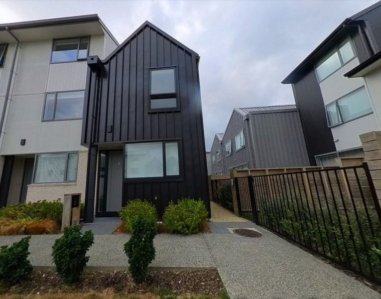 2 Te Ara O Te Amo Hohipene, Petone, Lower Hutt - Carousel 1