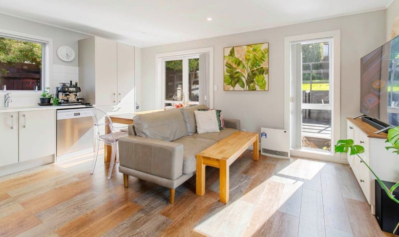 44 Gosford Drive, Botany Downs, Auckland - Carousel 2