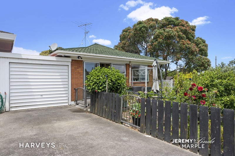 28 Faith Bullock Place, New Lynn, Auckland - Carousel 2
