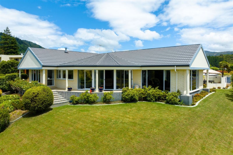 8 Ranui Street, Waikawa, Picton - Carousel 1