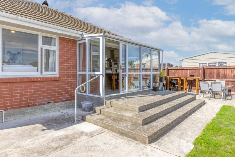 15 Sandown Crescent, Aranui, Christchurch - Carousel 2