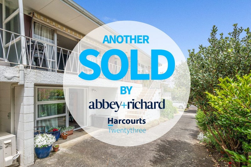 3/8 Rewa Road, Three Kings, Auckland - Carousel 1