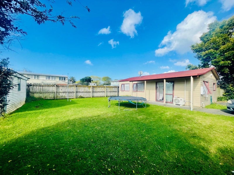 34 Waipapa Crescent, Otara, Auckland - Carousel 1