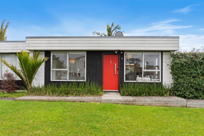 3/1 Cockayne Crescent, Sunnynook, Auckland - Carousel 1