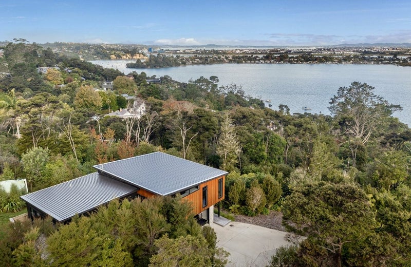 17A Chatham Avenue, Paremoremo, Auckland - Carousel 1