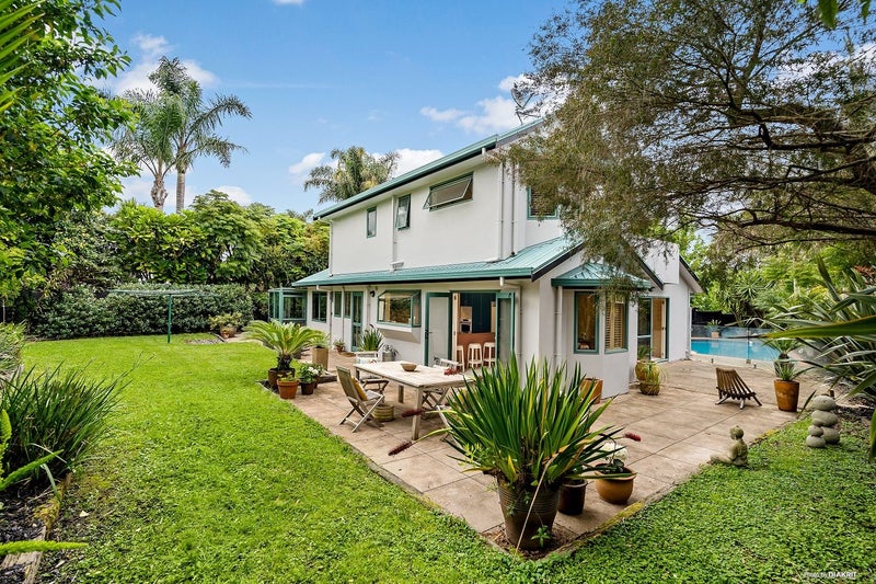 12 Waipuia Place, Greenhithe, Auckland - Carousel 2