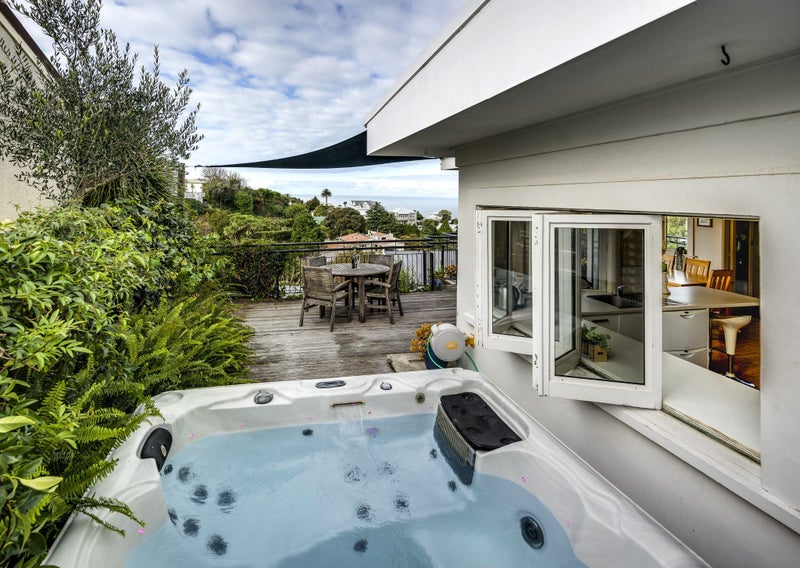 27 Thompson Road, Bluff Hill, Napier - Carousel 1