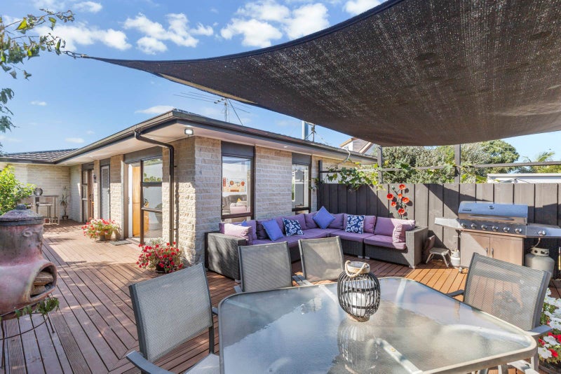 11 Hoylake Place, Wattle Downs, Auckland - Carousel 1