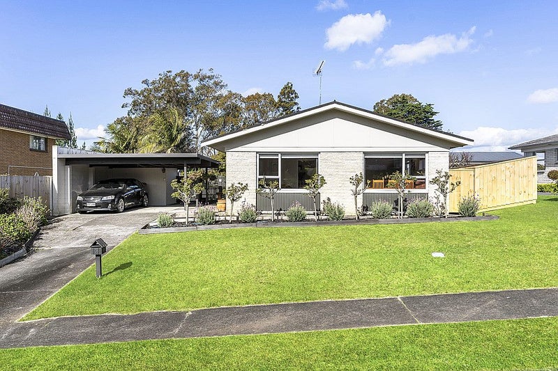 4 Maroubra Place, Botany Downs, Auckland - Carousel 2