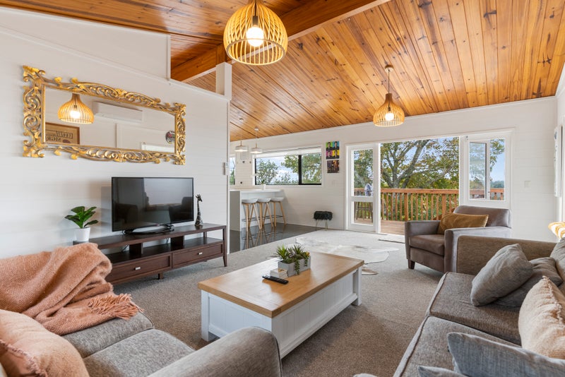 1/158 Cliff View Drive, Green Bay, Auckland - Carousel 1