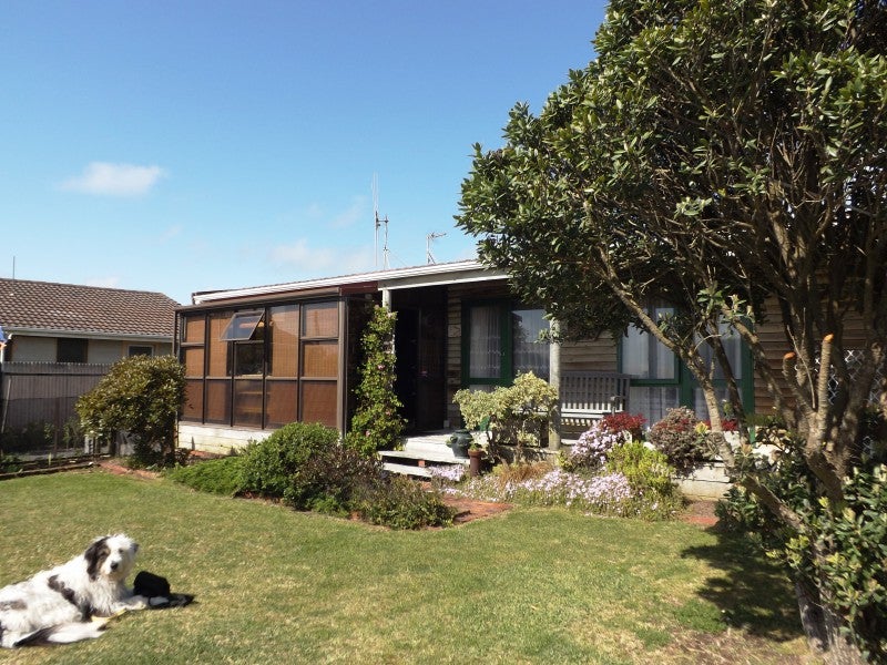 112 Park Avenue, Waitarere Beach, Levin - Carousel 1