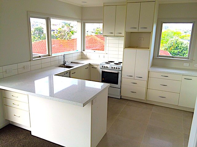 9 Seaview Road, Castor Bay, Auckland - Carousel 2