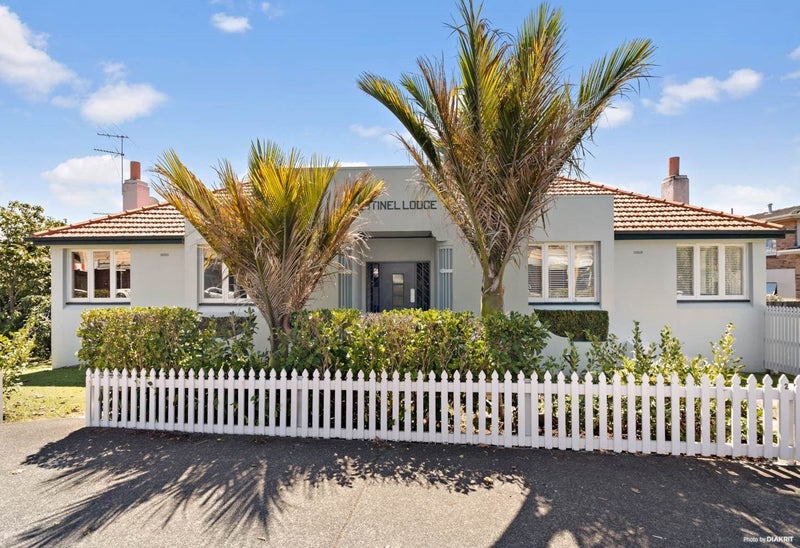 2/151 Jervois Road, Herne Bay, Auckland - Carousel 1