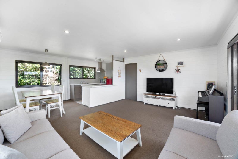 1/48 Nor'east Drive, Northcross, Auckland - Carousel 1