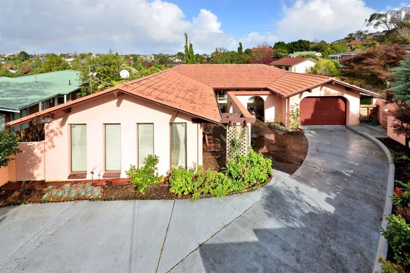 228 Glamorgan Drive, Northcross, Auckland - Carousel 1