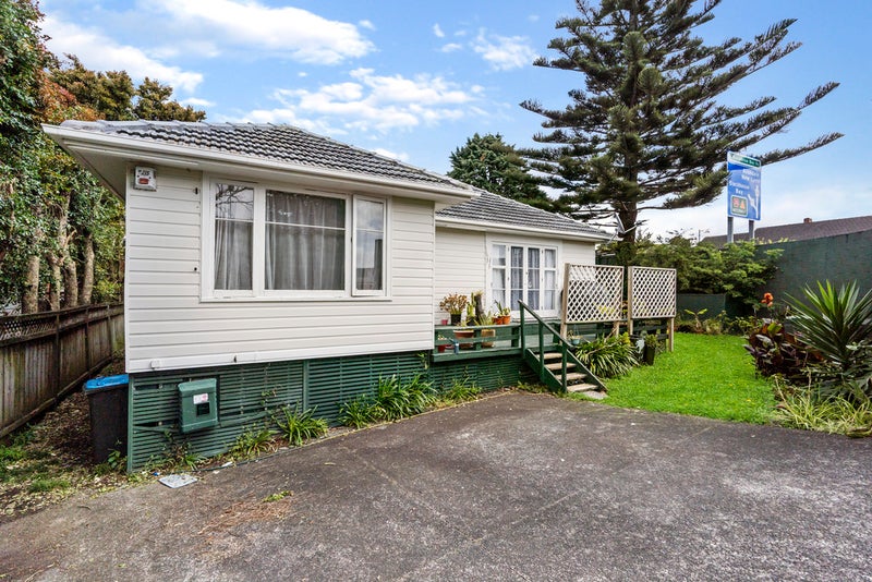 1558 Great North Road, Waterview, Auckland - Carousel 1
