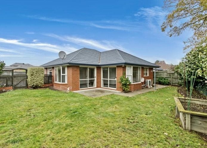 4/15 Sylvan Street, Hillmorton, Christchurch - Carousel 1