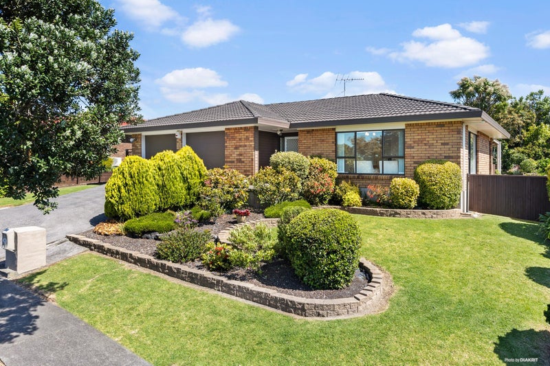 16 Orangewood Drive, Northpark, Auckland - Carousel 1